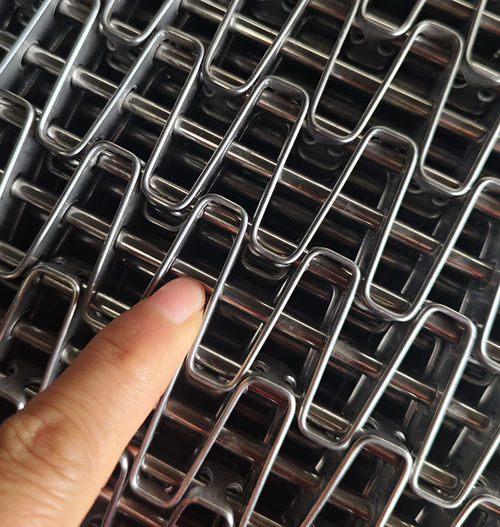 последние новости компании о изготовленная на заказ конвейерная лента из нержавеющей стали 304 с сотовой структурой